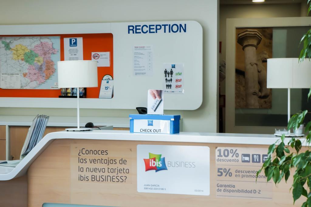 Ibis Budget Girona Costa Brava Esterno foto