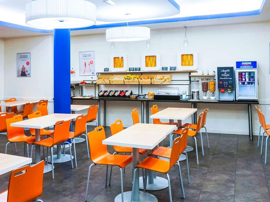 Ibis Budget Girona Costa Brava Ristorante foto