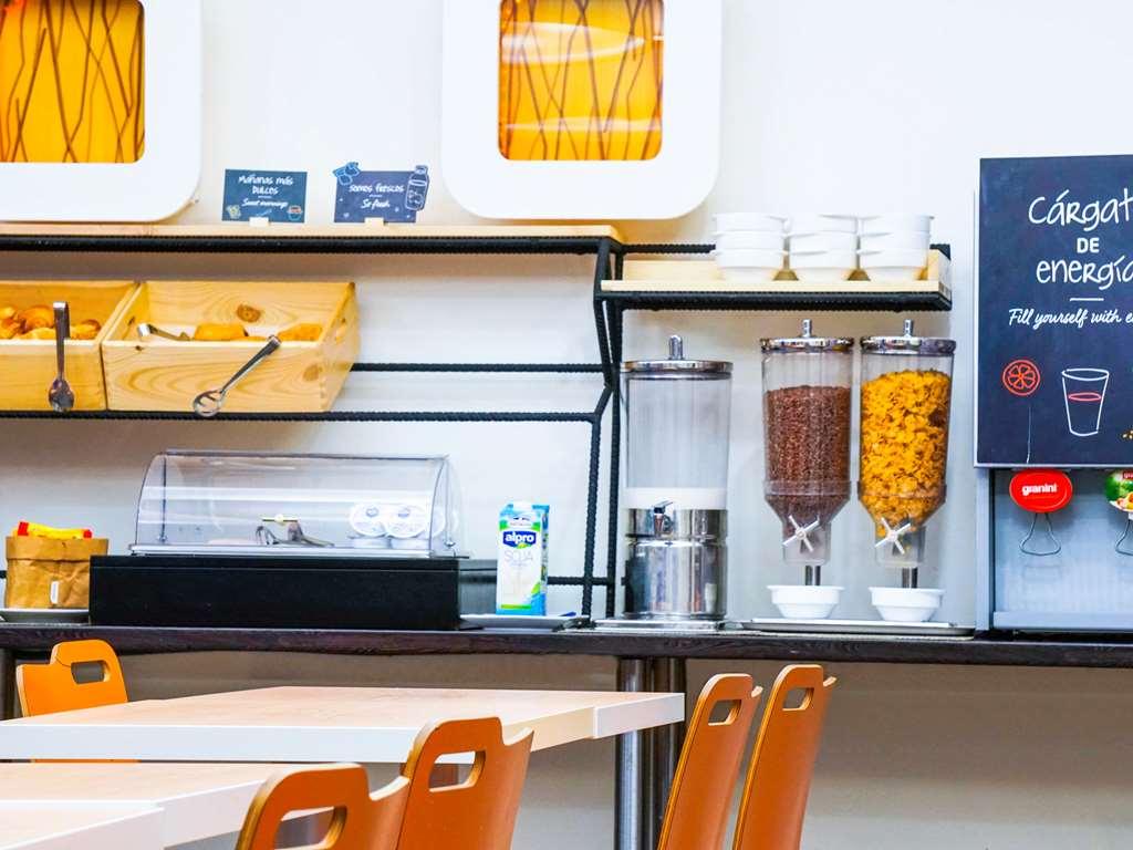 Ibis Budget Girona Costa Brava Ristorante foto