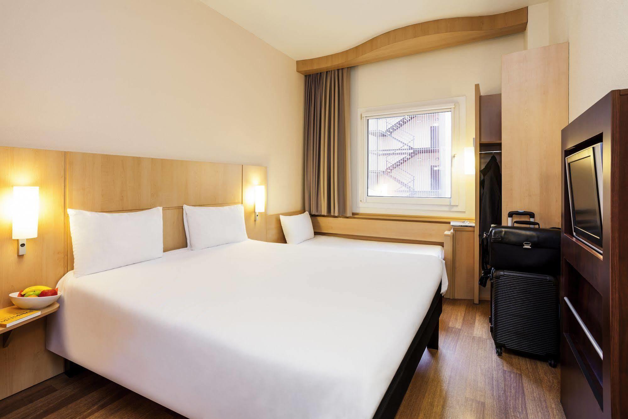 Ibis Budget Girona Costa Brava Esterno foto