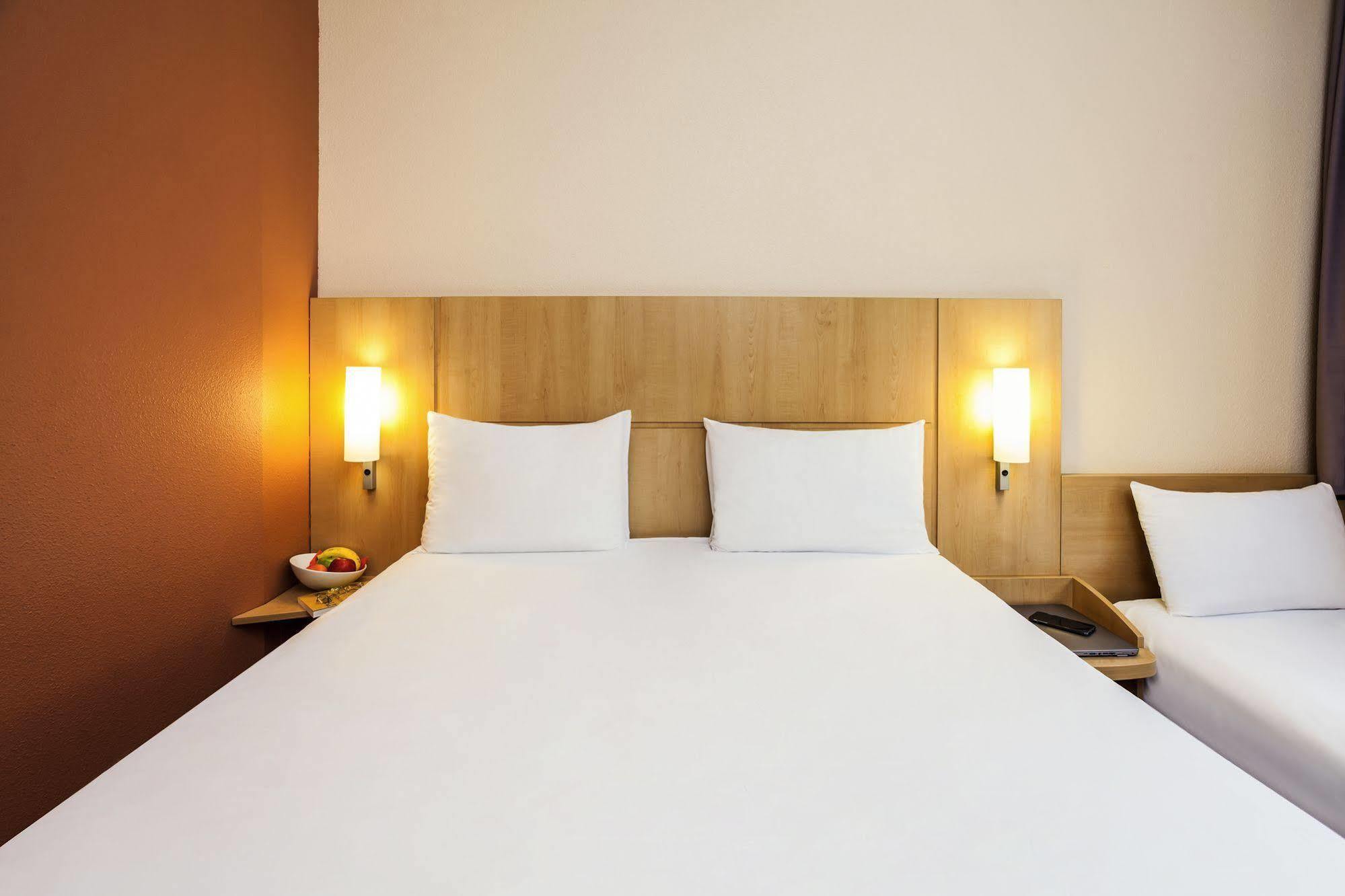 Ibis Budget Girona Costa Brava Esterno foto