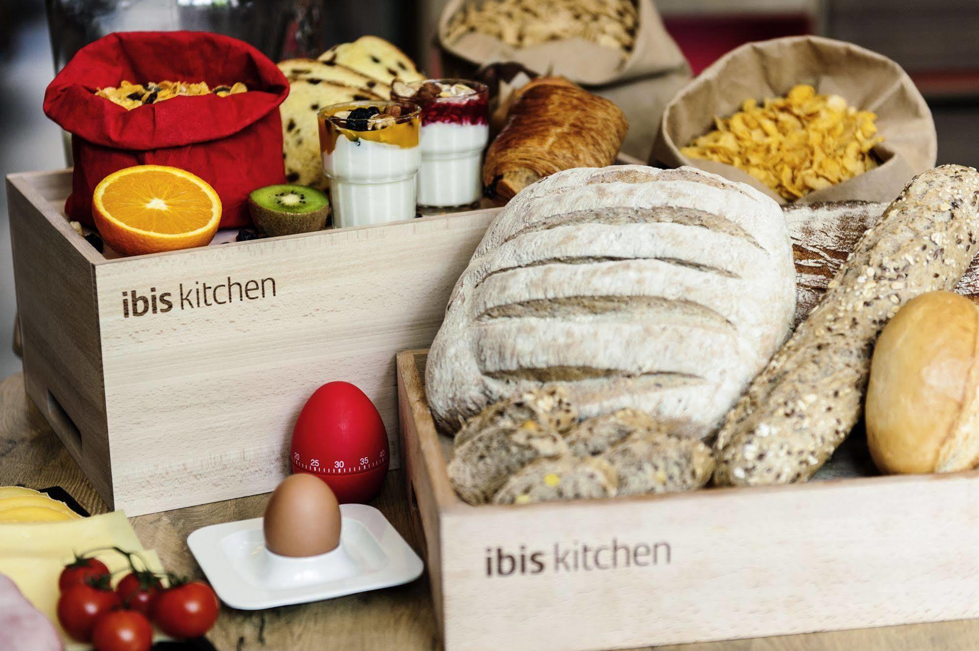 Ibis Budget Girona Costa Brava Esterno foto